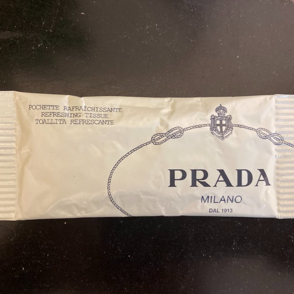 PRADA Refreshing Tissue